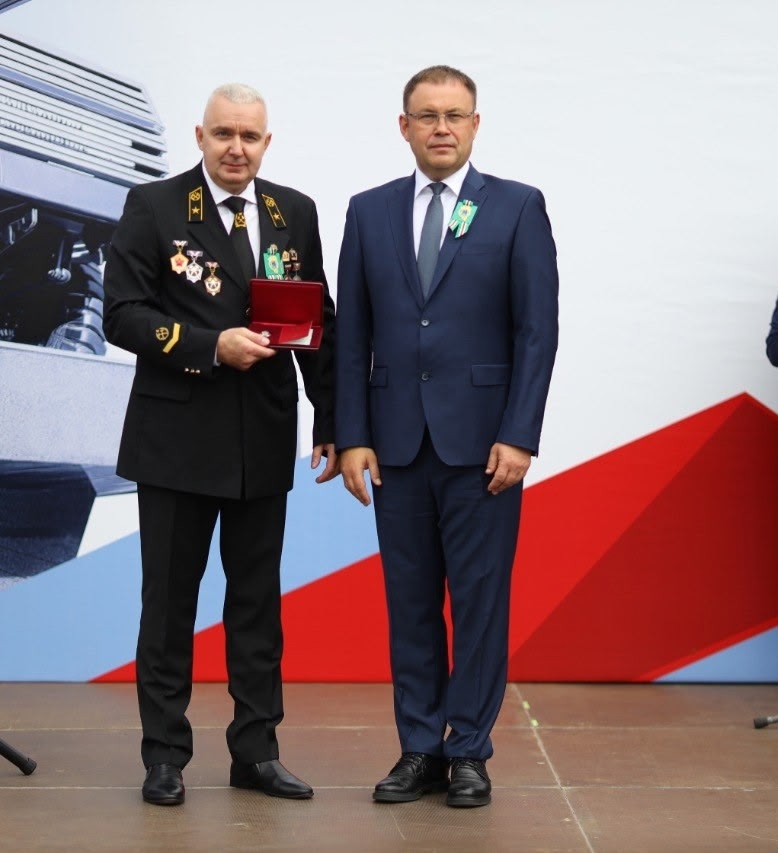 Директор шахты «Юбилейная» Константин Зеленцов (слева) 